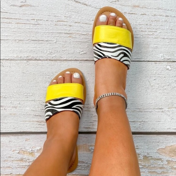 NEW CUTE ZEBRA YELLOW SLIDES - Picture 1 of 3